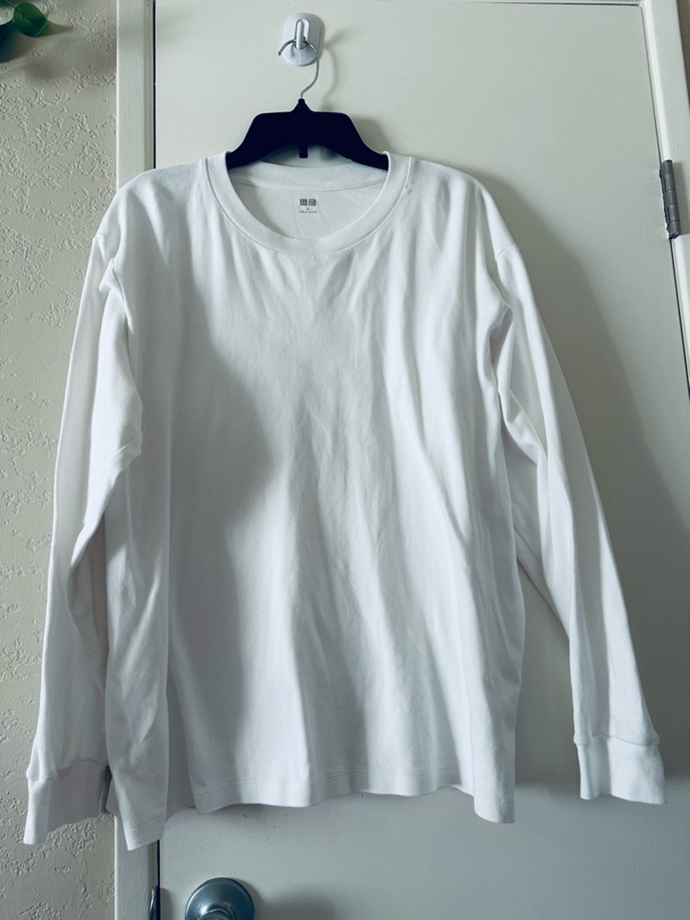 Uniqlo Crew Neck Long Sleeve Tee XL White- unisex